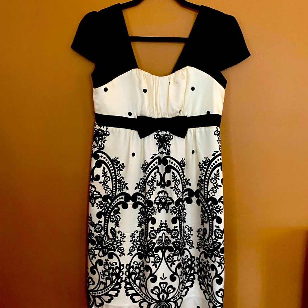 Gorgeous black & white cocktail dress!